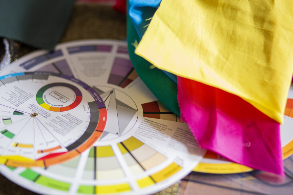 Abbinamenti cromatici: i colori che ti vestono